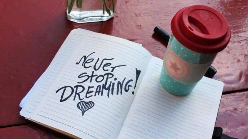 Jak zacząć regularnie ćwiczyć? Praktyczny poradnik dla początkujących